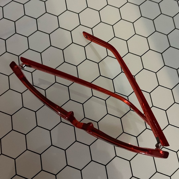 Tommy Hilfiger red sunglasses. - Picture 4 of 4